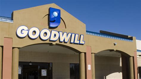 Goodwill phoenix az - We verified with the managers of this Goodwill Outlet to bring you the most accurate rotation schedule and product guide that exists. What's Inside: What time new rotations begin. Number of bins rotated each day. Number of bins rotated each hour. Total number of daily rotations. Number of clothing bins vs. non-clothing bins at this outlet.